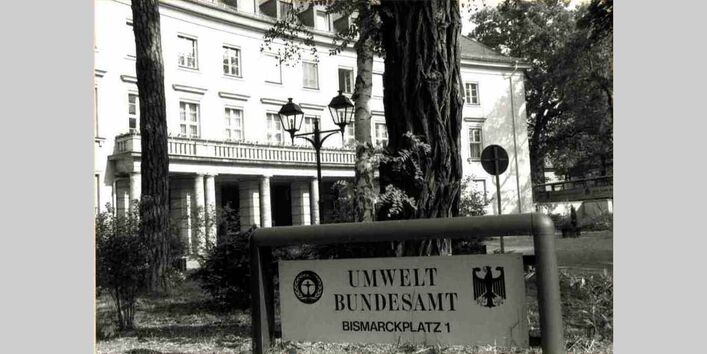 Amtsschild des Umweltbundesamtes am Bismarckplatz