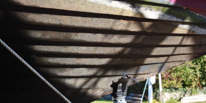 Folkeboot mit erodierender biozidfreier Beschichtung, Ratzeburger See am 10.10.2015