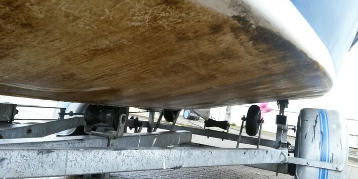 Bremen-Hasenbüren, Hanseatenstern 2017, Reste des Biofilms nach Reinigung mit Hochdruckreiniger