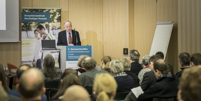 Dr. Hermann Onko Aikens am Rednerpult