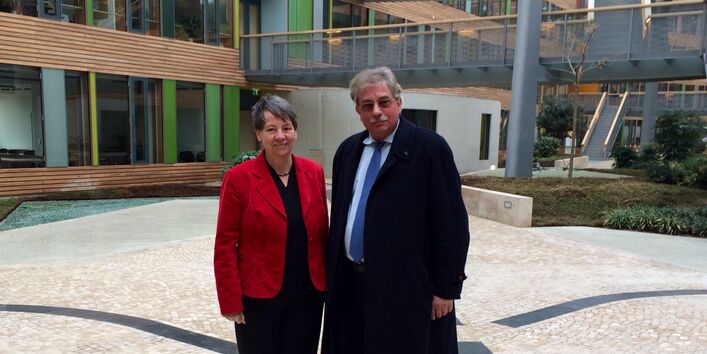 Bundesumweltministerin Barbara Hendricks und UBA-Vizepräsident Thomas Holzmann im UBA Dessau-Roßlau