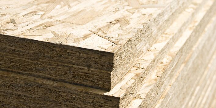 Gronspanplatten gestapelt