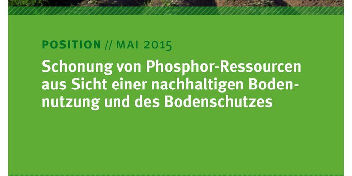 grünes Cover mit dem Foto eines Ackers mit Furchen bis zum Horizont