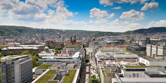 Stuttgart von oben, zu sehen ist die Lage in einem Talkessel