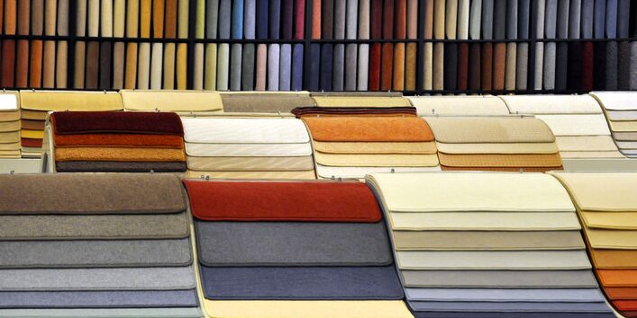 verschiedene Teppich-Muster in einem Geschäft