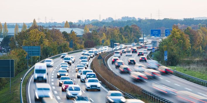 Autos auf einer Autobahn