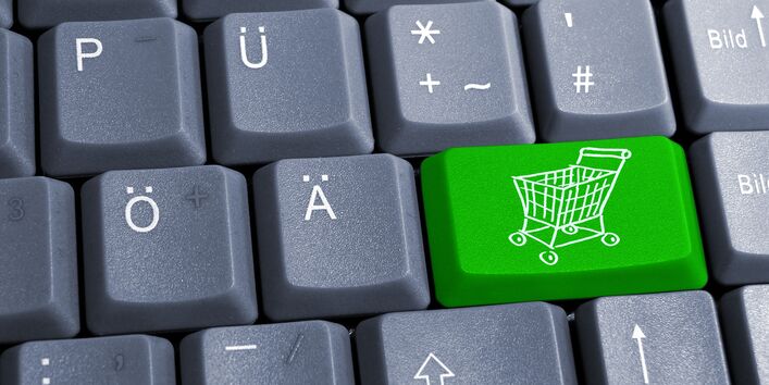 Schwarze Tastatur mit einer grünen Taste, auf der ein Einkaufswagen zu sehen ist