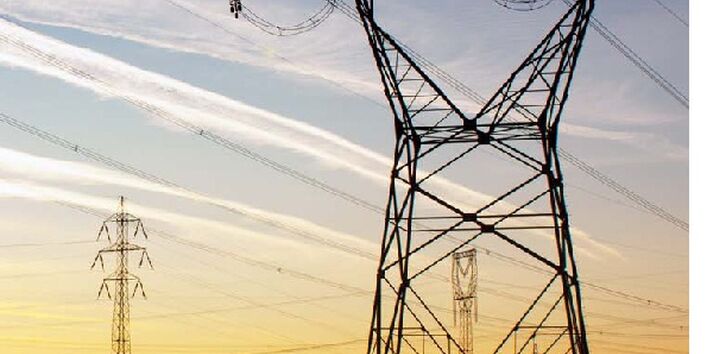 Cover Arbeitshilfe zur Durchführung einer europaweiten Ausschreibung der Stromlieferung