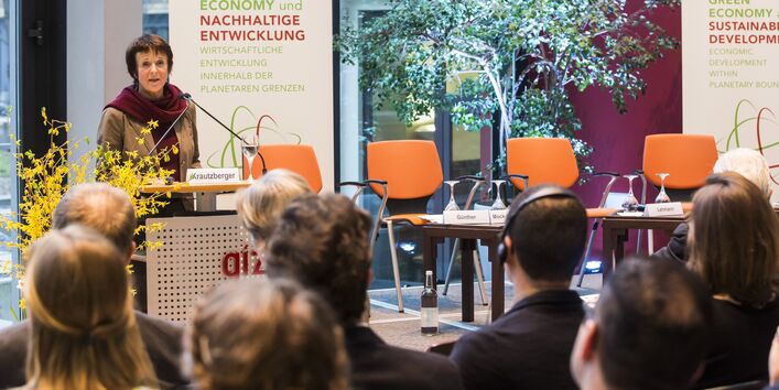 Frau Krautzberger, Präsidentin des UBA, bei "Green Economy und Nachhaltige Entwicklung"