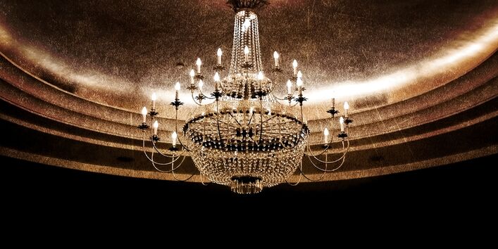 Die Richtlinie 98/11/EG sah die Energieklassen A bis G vor. Die neue Verordnung 874/2012/EU sieht einen Energieaufkleber mit anderem Erscheinungsbild und Klassen von E bis A++ vor.