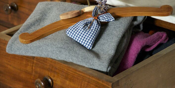 Lavendelsäckchen auf Wollpullover