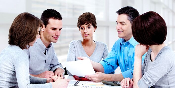 Personen in einer Besprechung