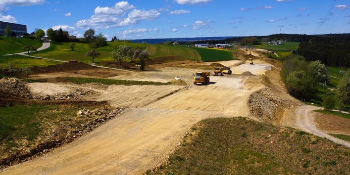 Bauarbeiten zur Anlage einer Straße.