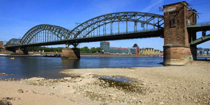 Niedrigwasser am Rhein.