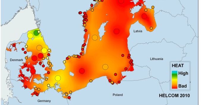 Die Ostsee ist größtenteils überdüngt. Sowohl die Küstengewässer als auch die offene See befinden sich meist – nach der Eutrophierungsbewertung von HELCOM – in einem mäßigen oder schlechten Zustand. 