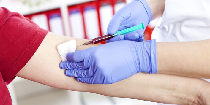 Blutabnahme mit einer Spritze