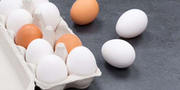 Eine Schachtel mit Eiern.