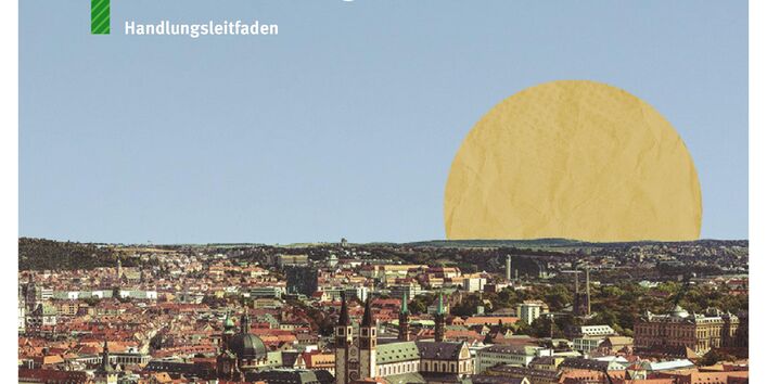 Stadt von oben und Himmel mit Sonne als gebastelte Collage