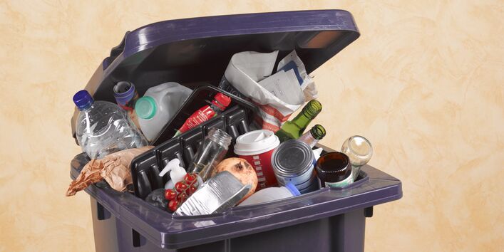 volle Restmülltonne 