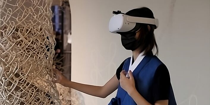 Person mit VR-Brille