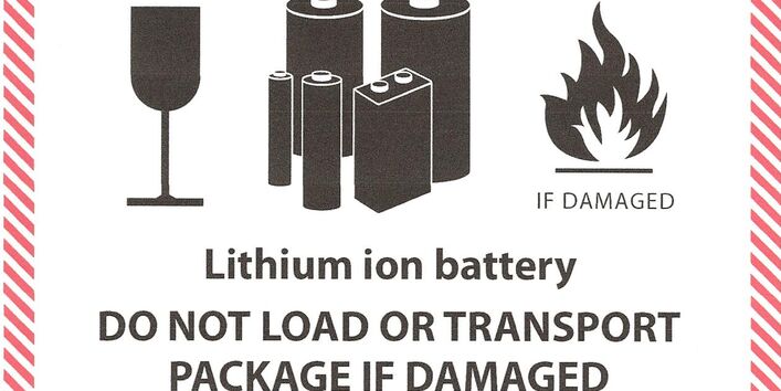 Warnhinweis auf die Brandgefahr von defekten Lithium-Batterien