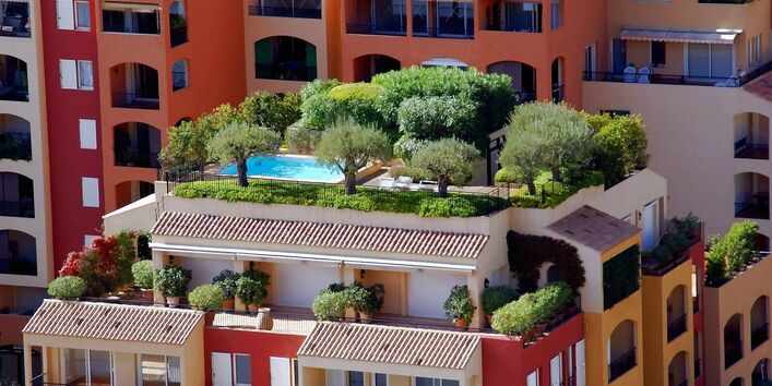 Begrünte Dächer einer Wohnhaussiedlung