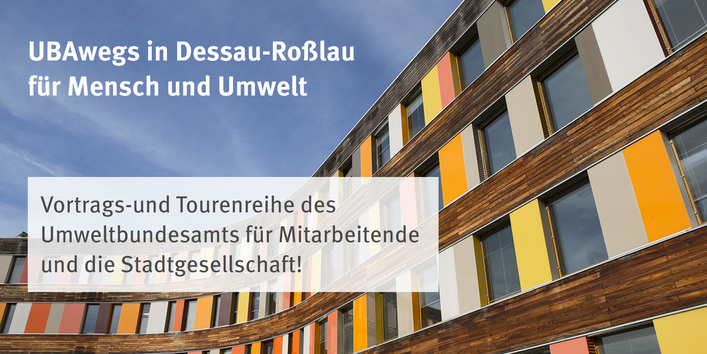 Ein Bild vom UBA-Hauptgebäude in Dessau-Roßlau mit dem Schriftzug und Titel der Veranstaltung UBAwegs in Dessau-Roßlau für Mensch und Umwelt 
