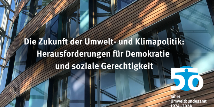 Ein Teil des UBA-Gebäudes mit Schrift und Jubiläumslogo 
