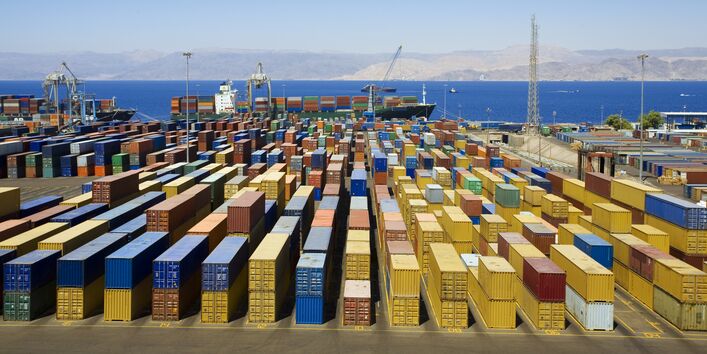 Container-Terminal am Hafen