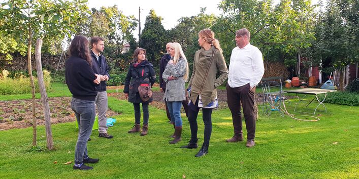 Netzwerktreffen u gemeinsamer Austausch zu individuellen Tröpfchenbewässerungsmöglichkeiten in Privatgärten u Unternehmen (Kita)