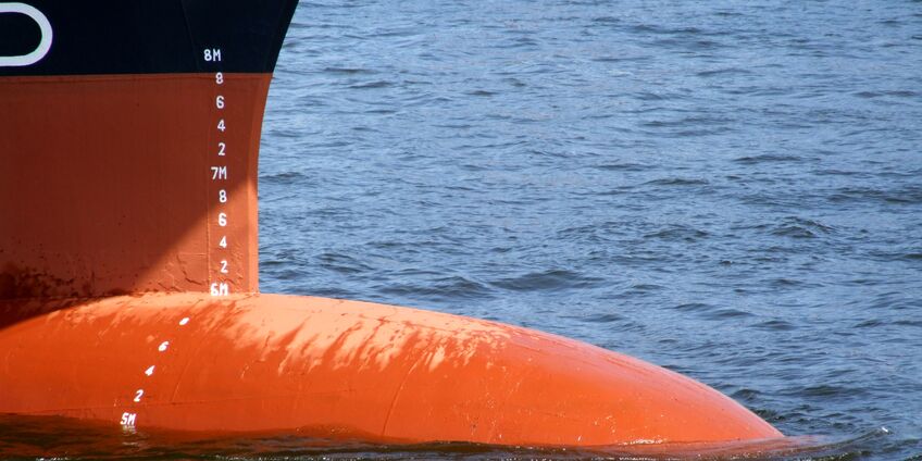 Wulstbug eines Containerschiffes