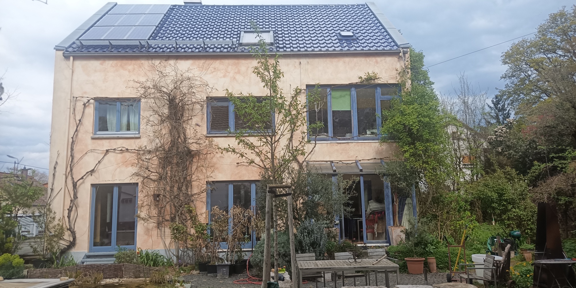 Außenansicht 3-stöckiges Gebäude