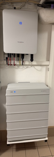 Ein Hybrid-Wechselrichter und Stromspeicher.